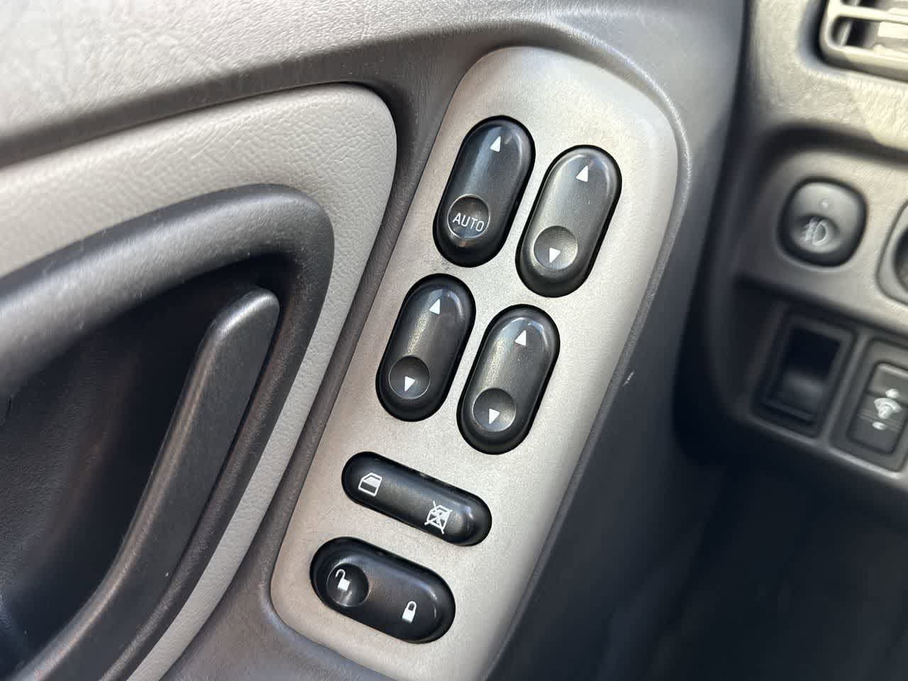 Thumbnail: 2006 Ford Escape - 21