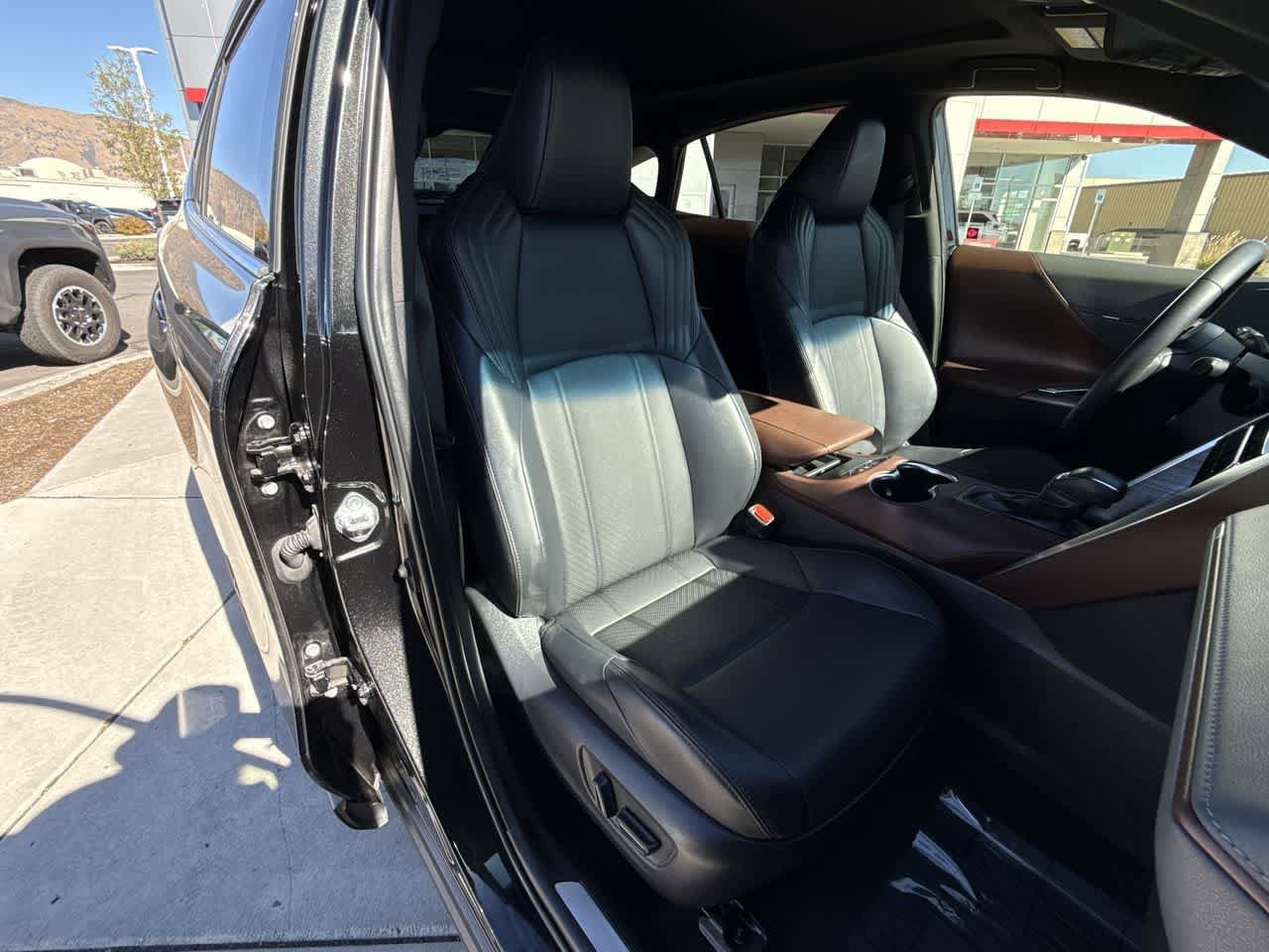 Thumbnail: 2022 Toyota Venza - 14