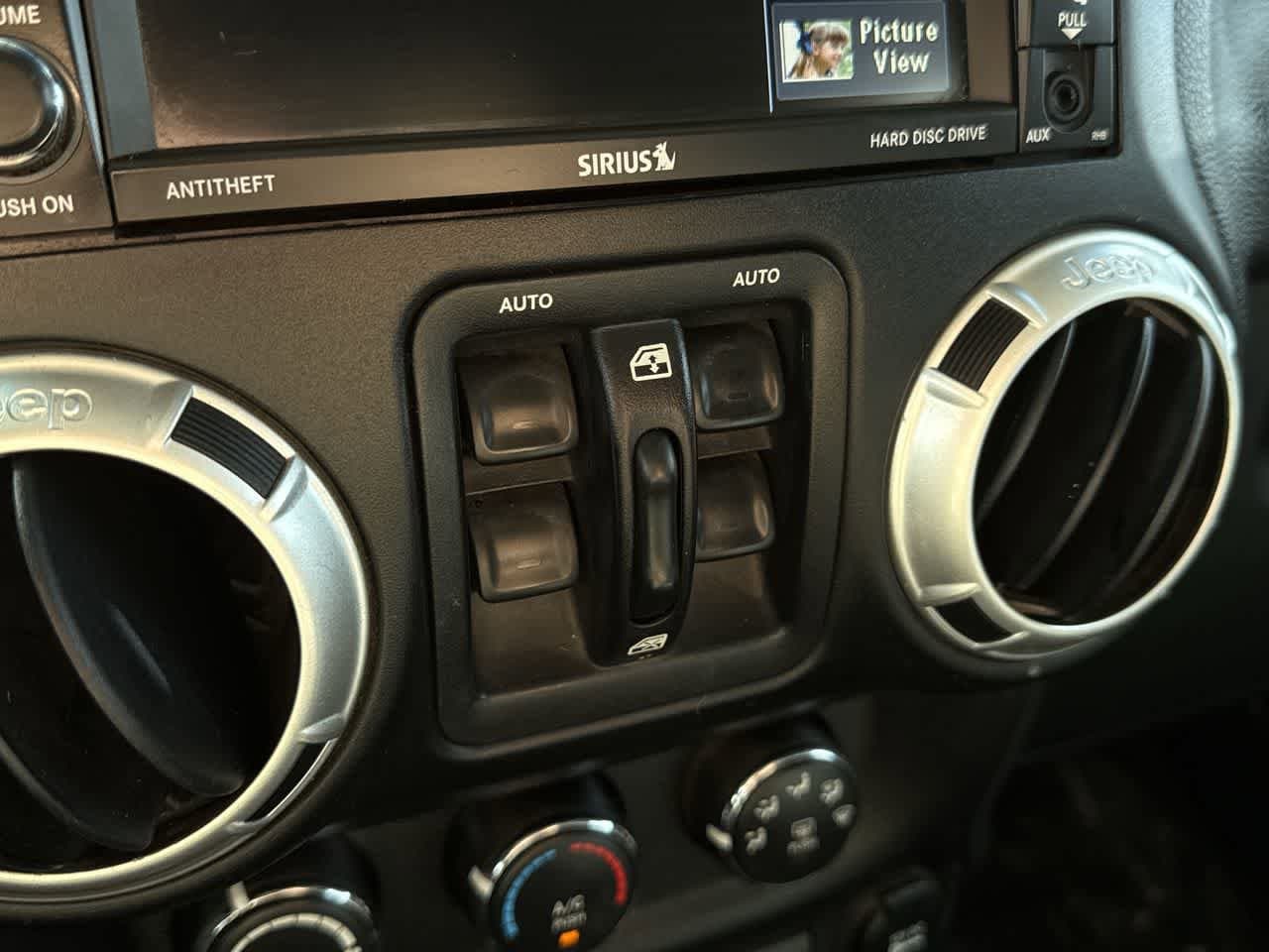 Thumbnail: 2015 Jeep Wrangler - 21