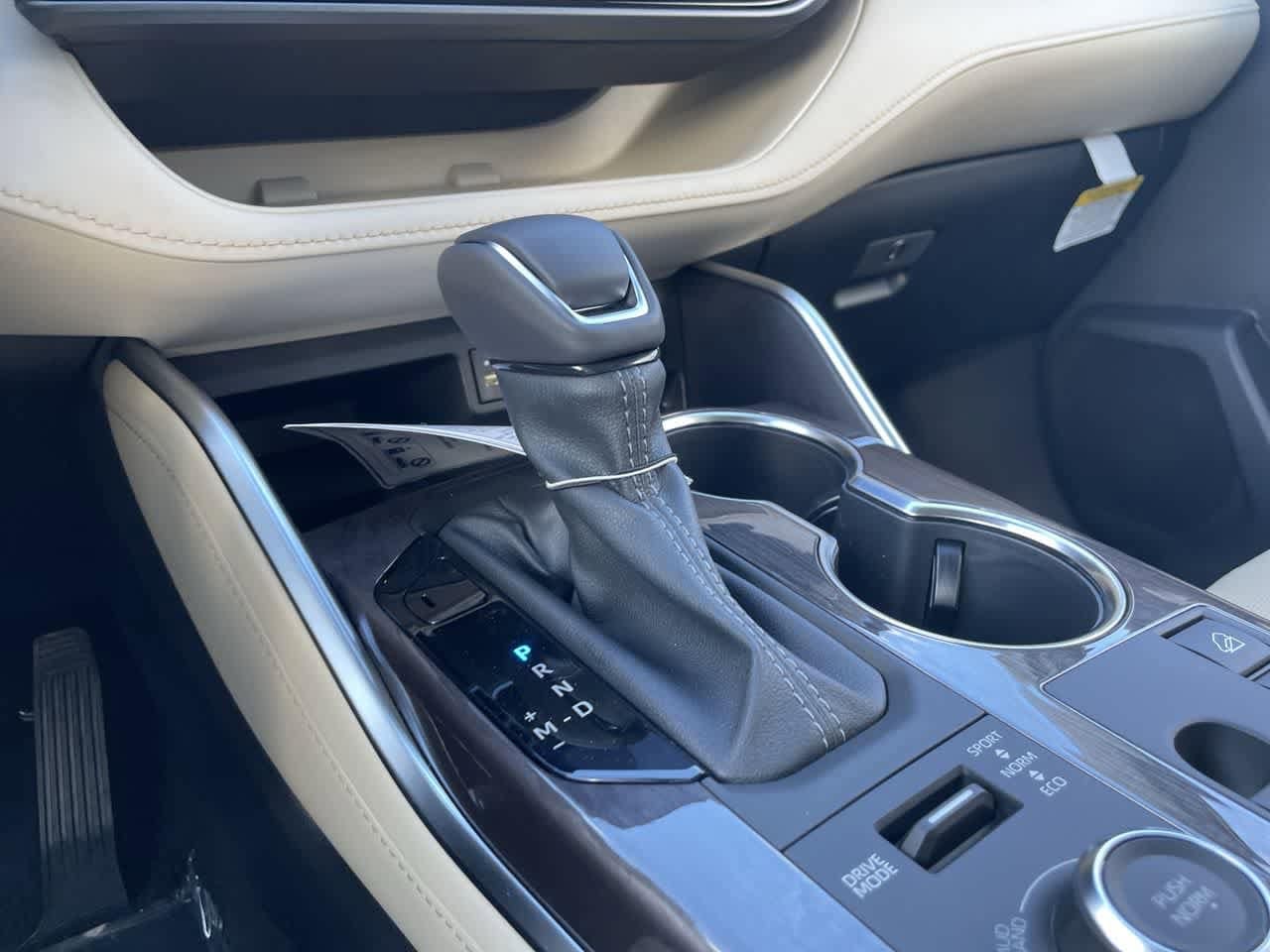 Thumbnail: 2023 Toyota Highlander - 23