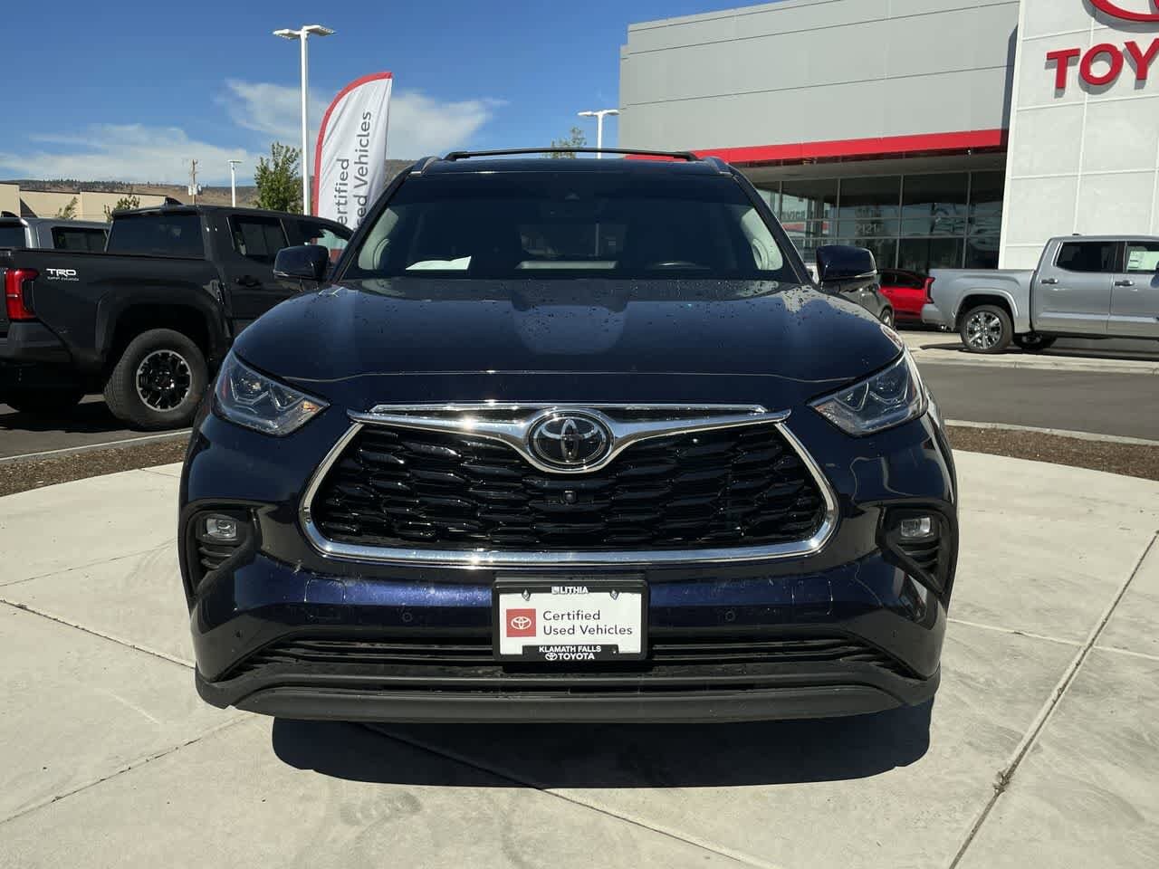 2024 Toyota Highlander Limited photo 2