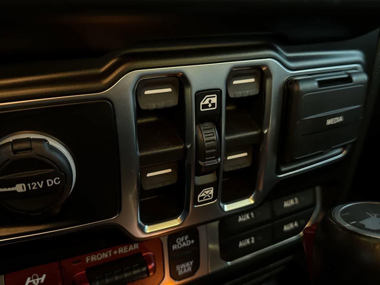 Thumbnail: 2021 Jeep Wrangler - 21