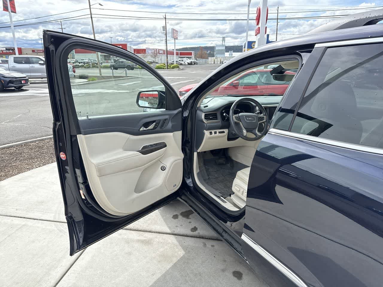 Thumbnail: 2022 GMC Acadia - 10