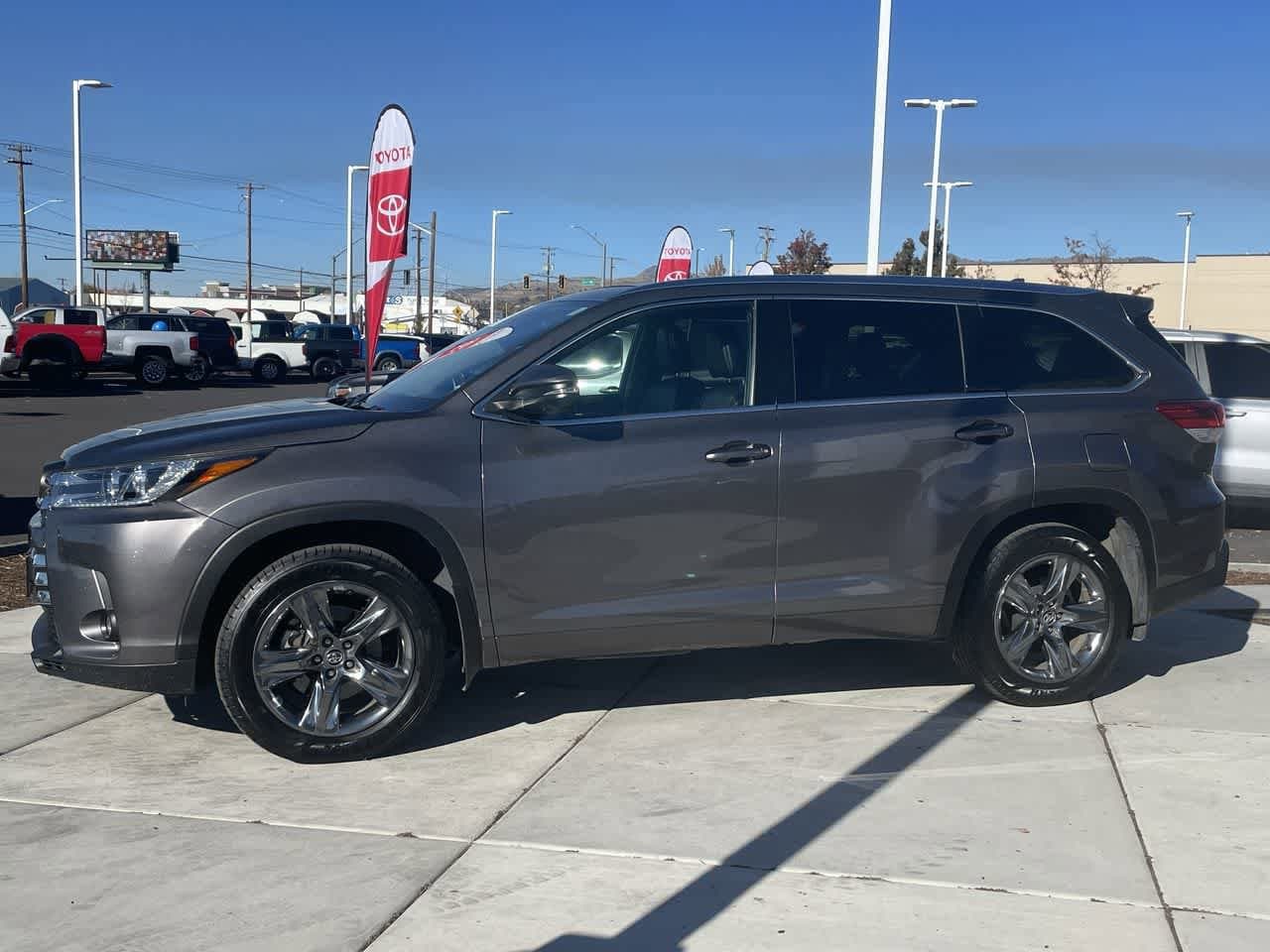 Thumbnail: 2019 Toyota Highlander - 2