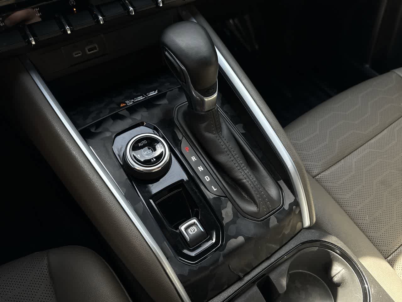 Thumbnail: 2024 Chevrolet Colorado - 19