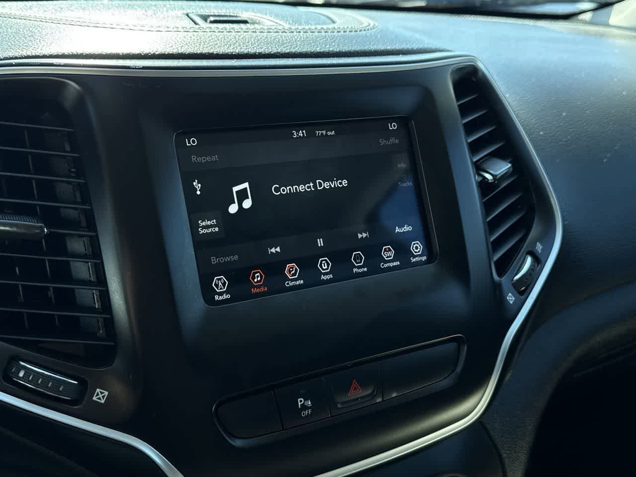 Thumbnail: 2019 Jeep Cherokee - 18