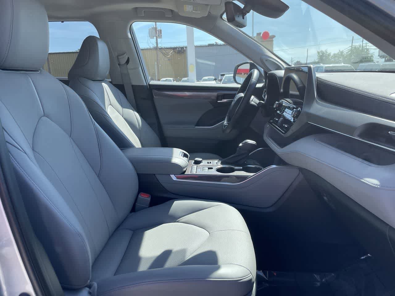 Thumbnail: 2021 Toyota Highlander - 16