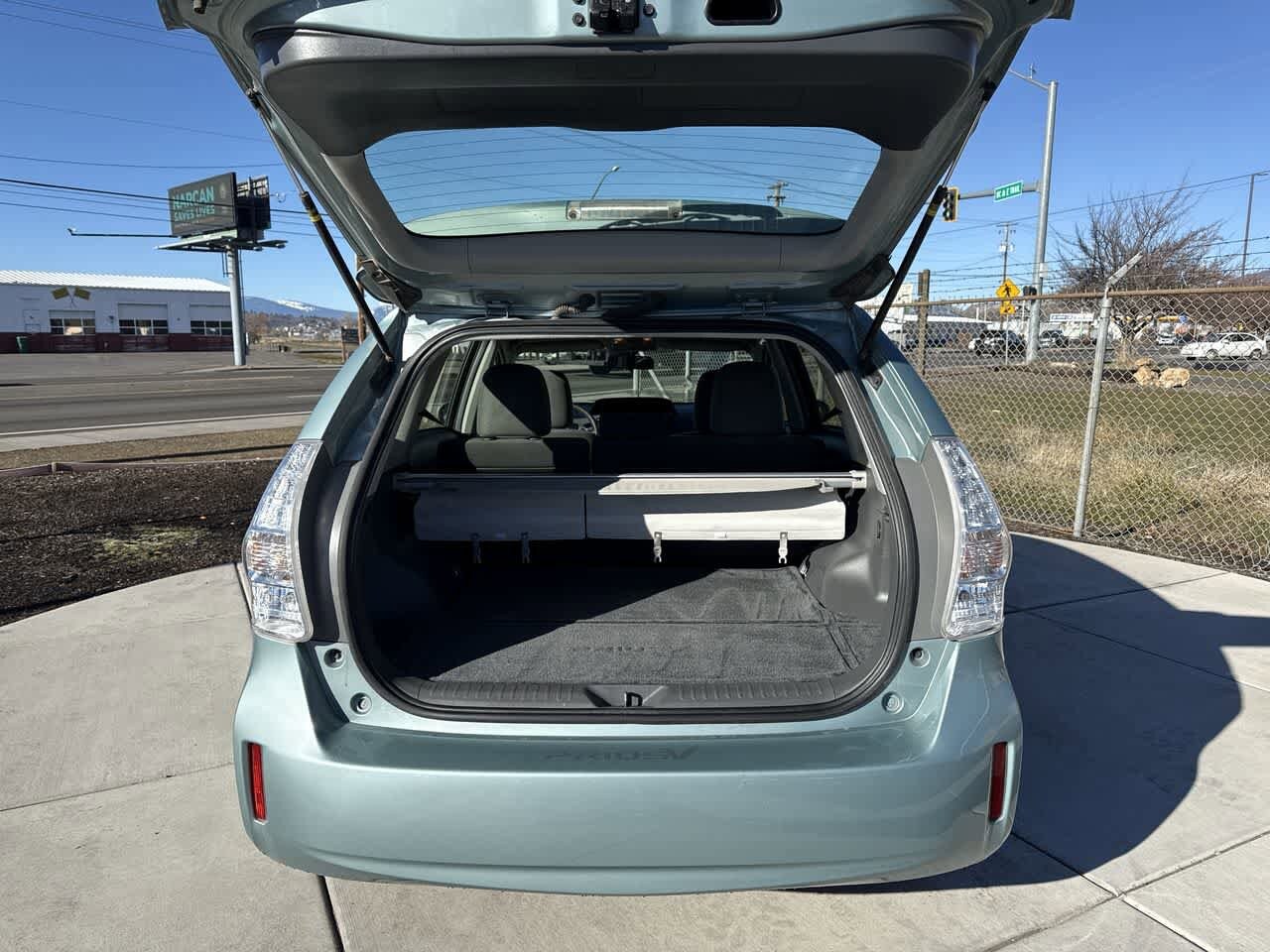 Thumbnail: 2013 Toyota Prius v - 6