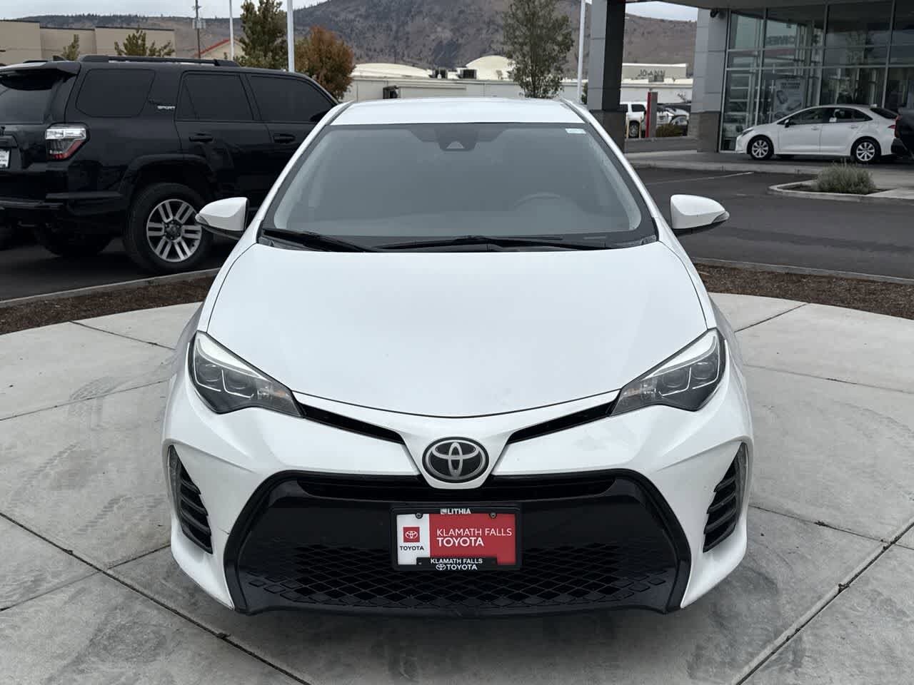 2017 Toyota Corolla SE photo 3