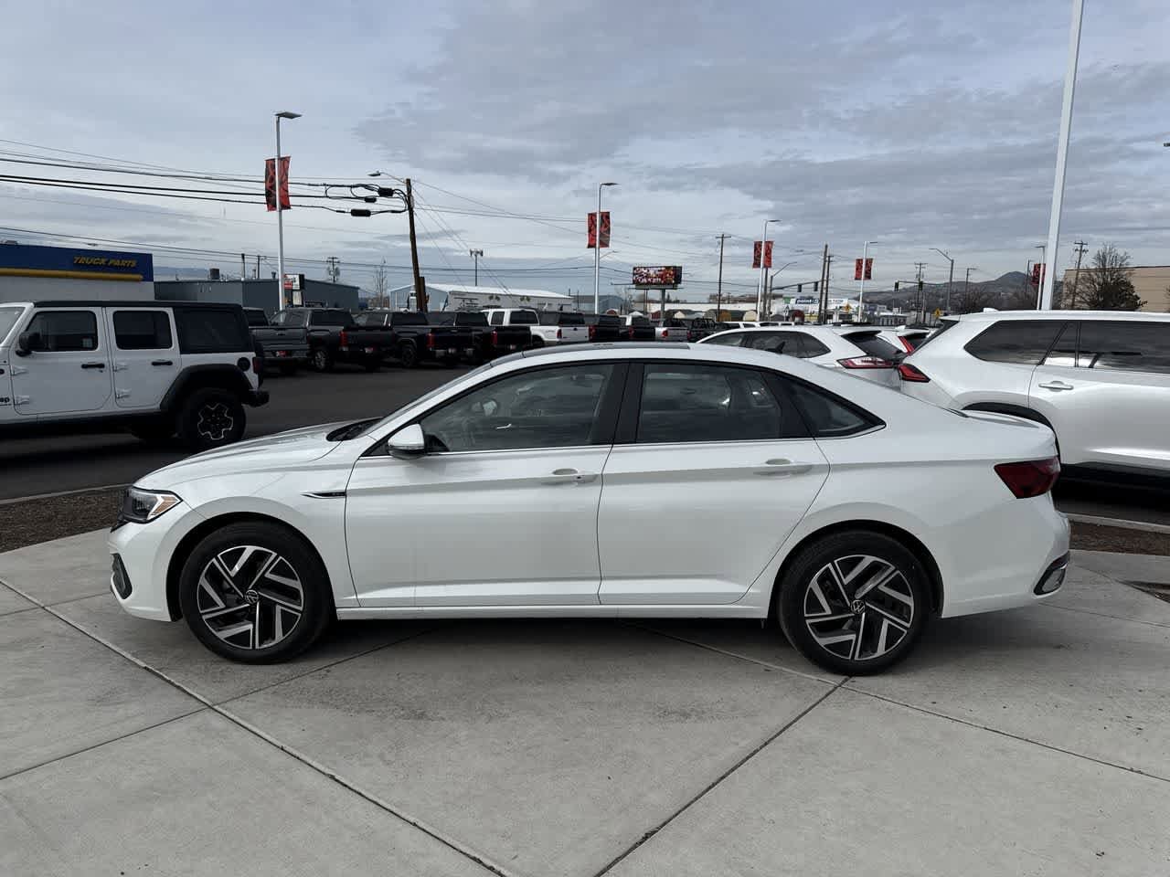 Thumbnail: 2024 Volkswagen Jetta - 2