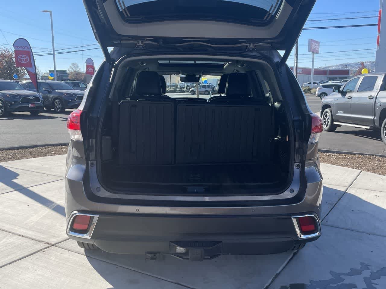 Thumbnail: 2019 Toyota Highlander - 6