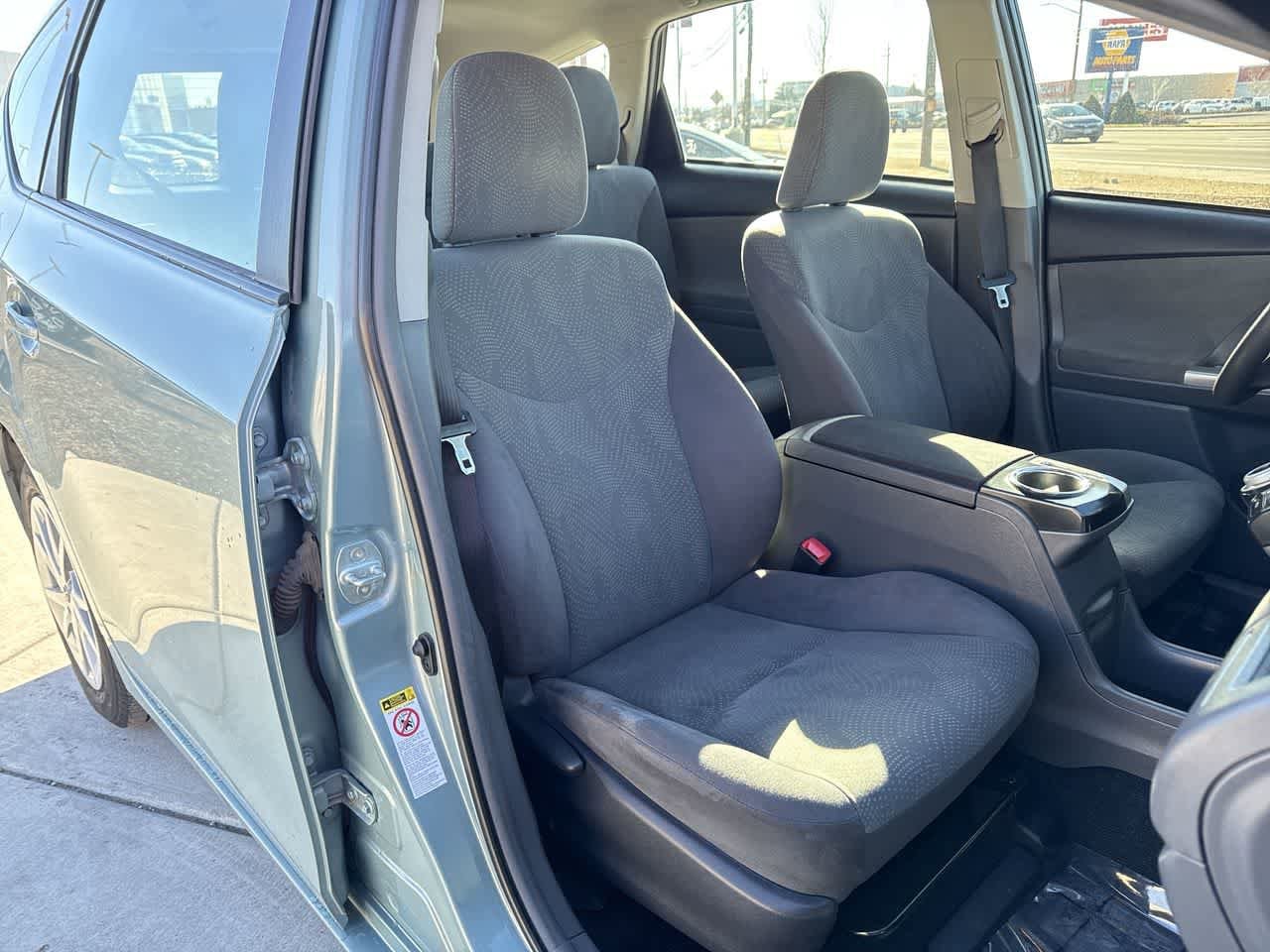 Thumbnail: 2013 Toyota Prius v - 14