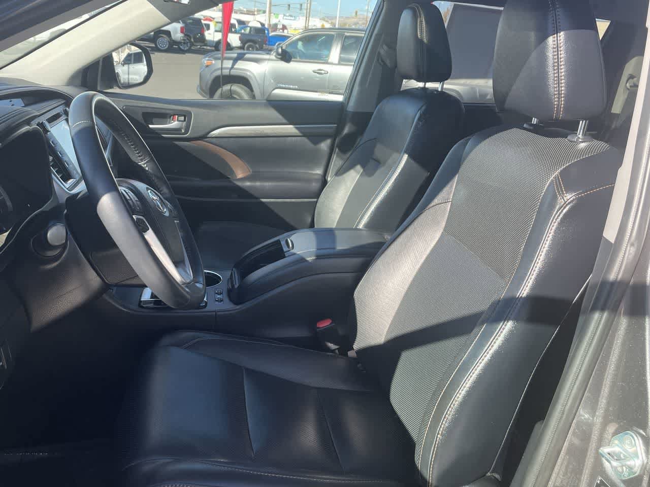 Thumbnail: 2019 Toyota Highlander - 12