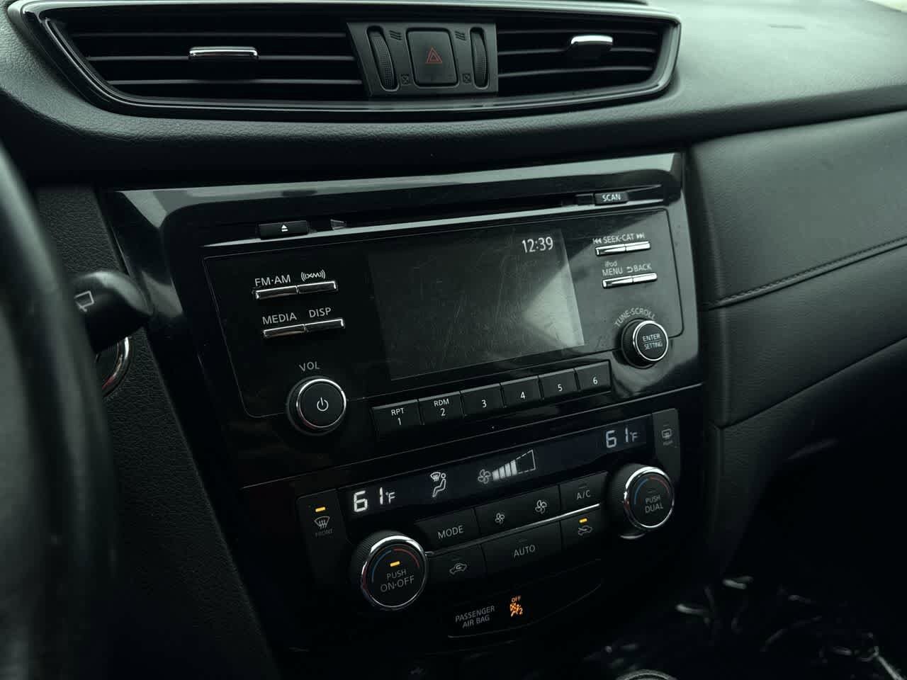 Thumbnail: 2017 Nissan Rogue - 18