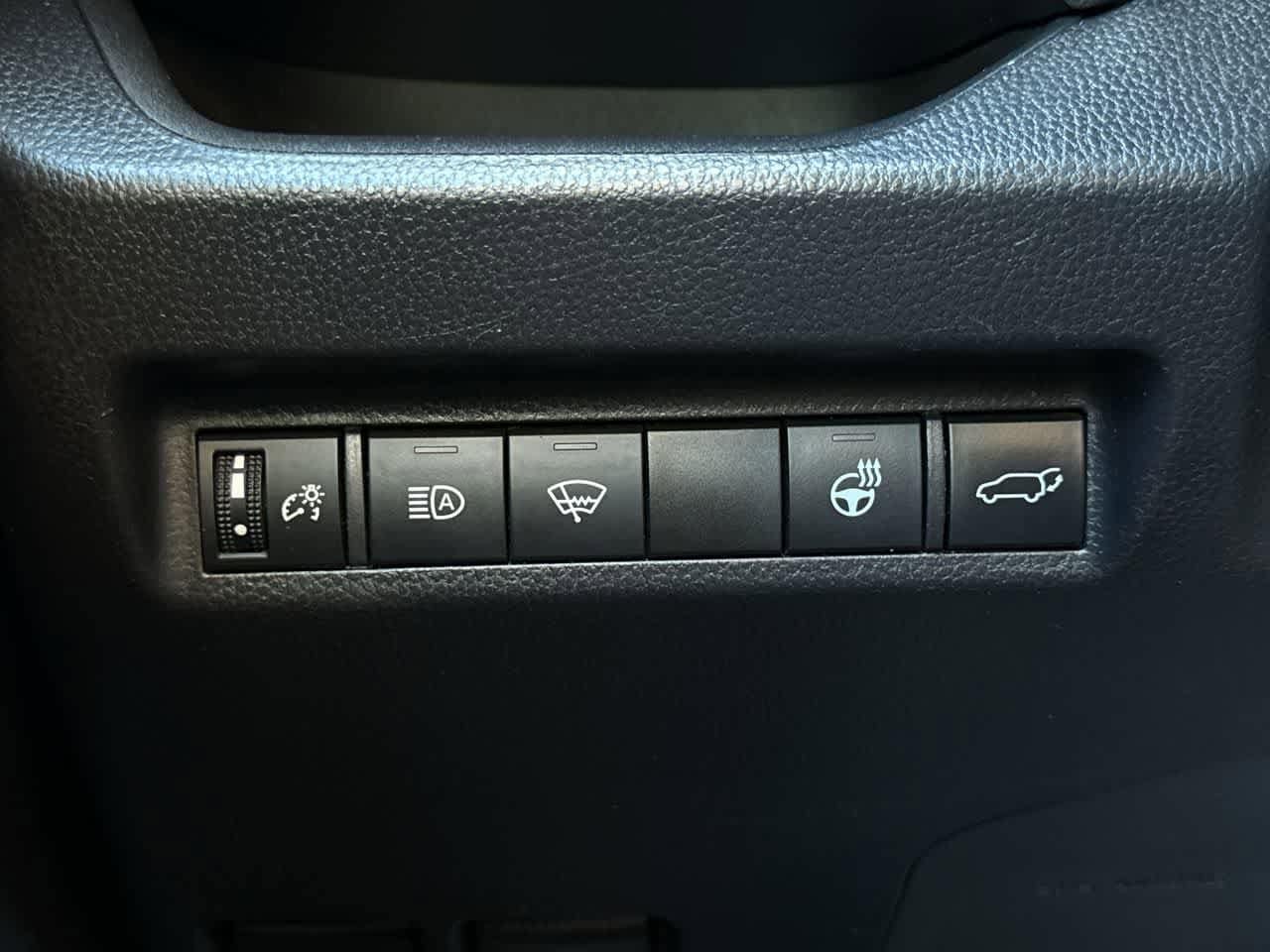 Thumbnail: 2022 Toyota RAV4 - 21