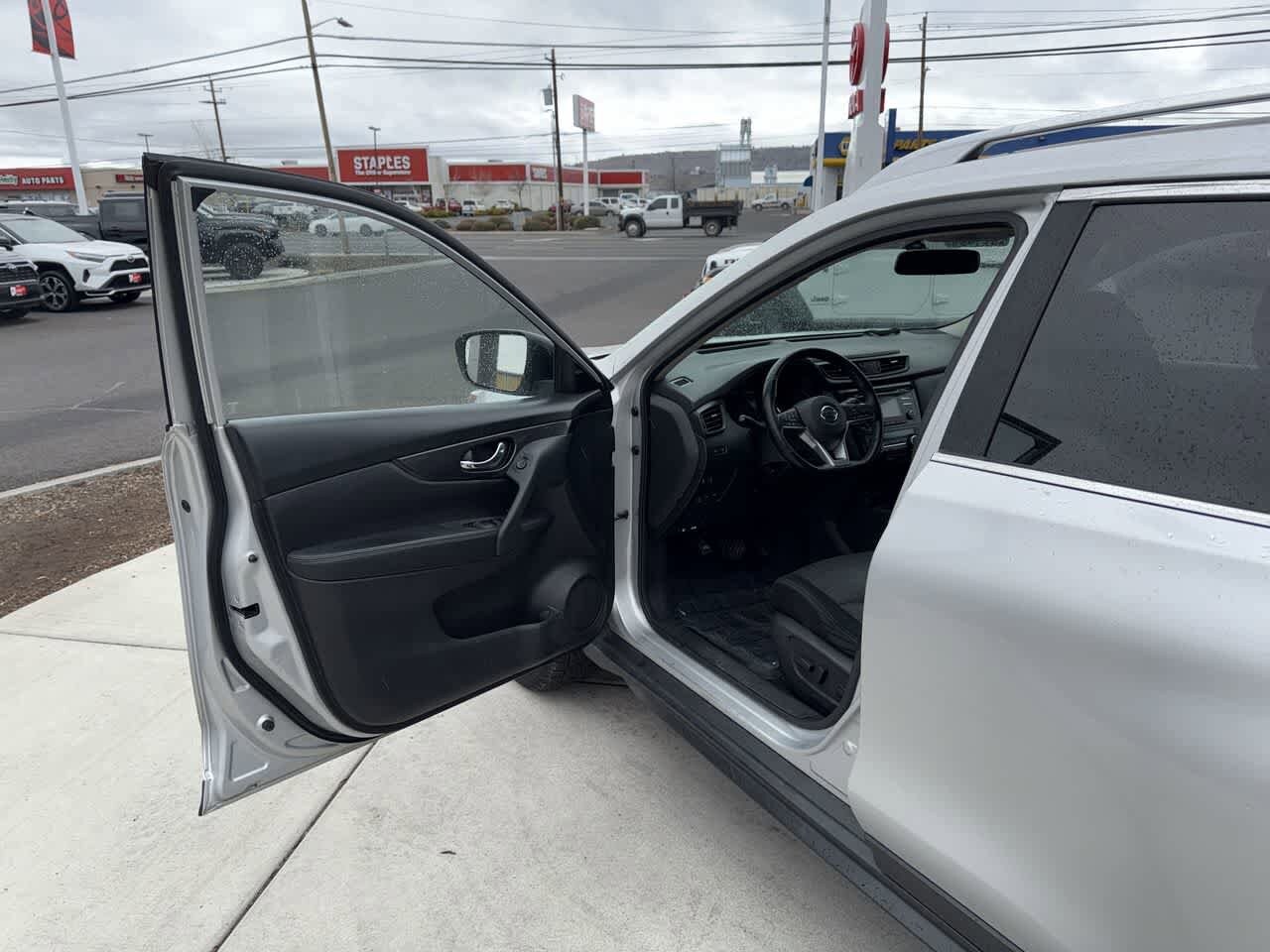 Thumbnail: 2017 Nissan Rogue - 10