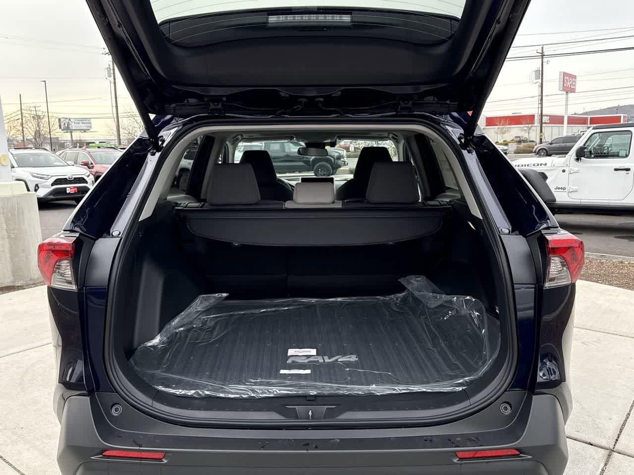 Thumbnail: 2025 Toyota RAV4 - 6