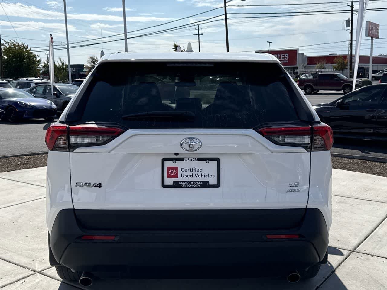 2024 Toyota RAV4 LE photo 3