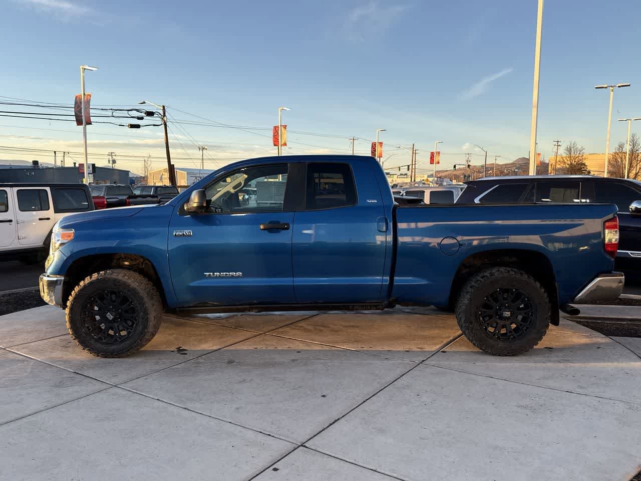 Thumbnail: 2016 Toyota Tundra - 2