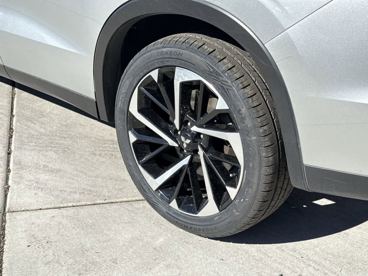 Thumbnail: 2022 Mitsubishi Outlander - 8