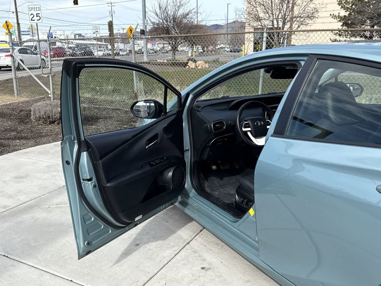 Thumbnail: 2017 Toyota Prius - 10