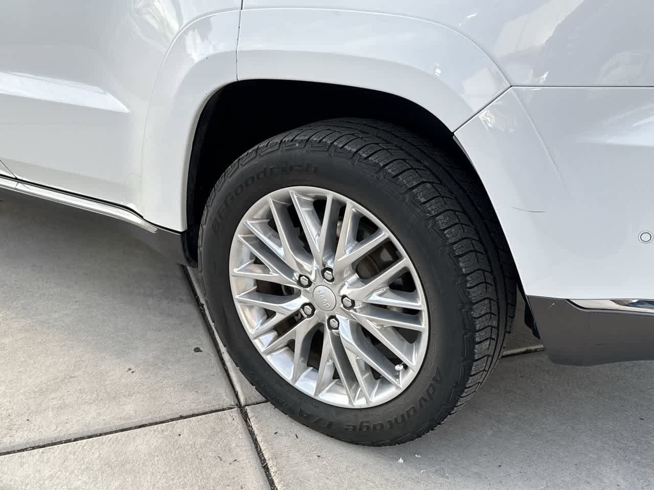 Thumbnail: 2017 Jeep Grand Cherokee - 8