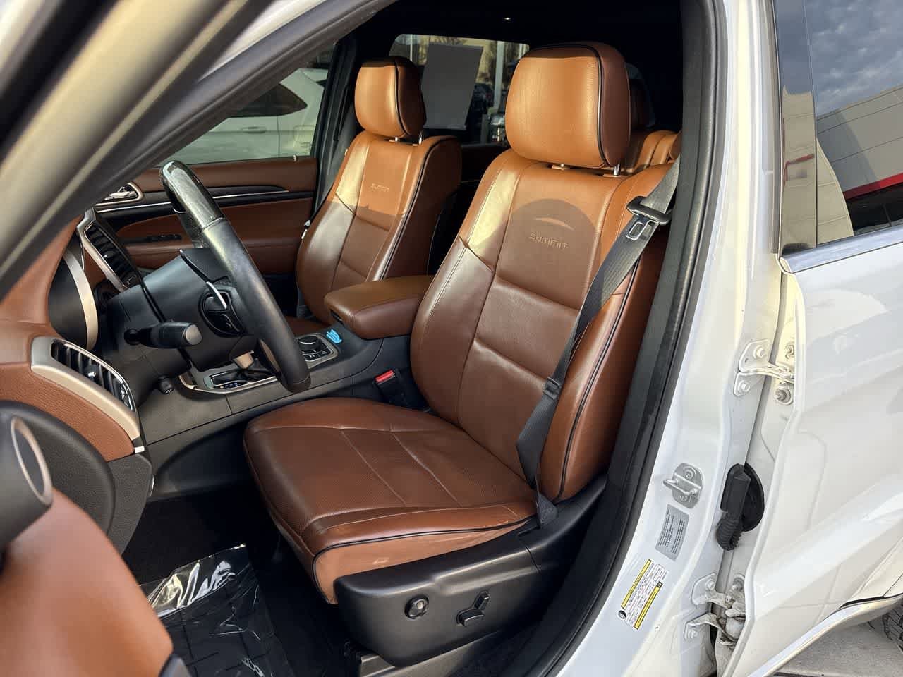 Thumbnail: 2017 Jeep Grand Cherokee - 11