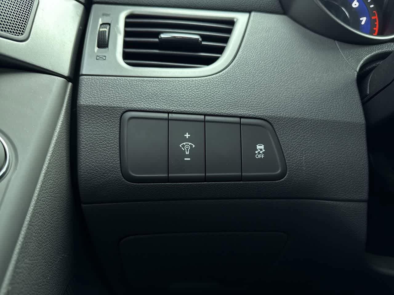 Thumbnail: 2011 Hyundai Elantra - 20