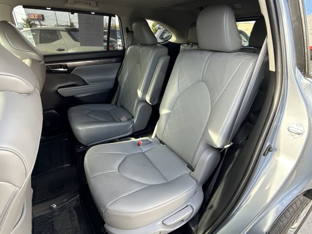 Thumbnail: 2023 Toyota Highlander - 12