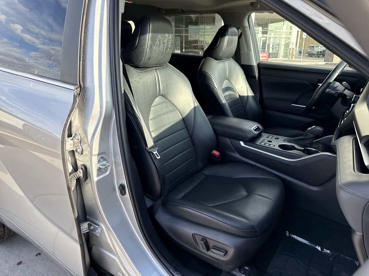 Thumbnail: 2023 Toyota Highlander - 15