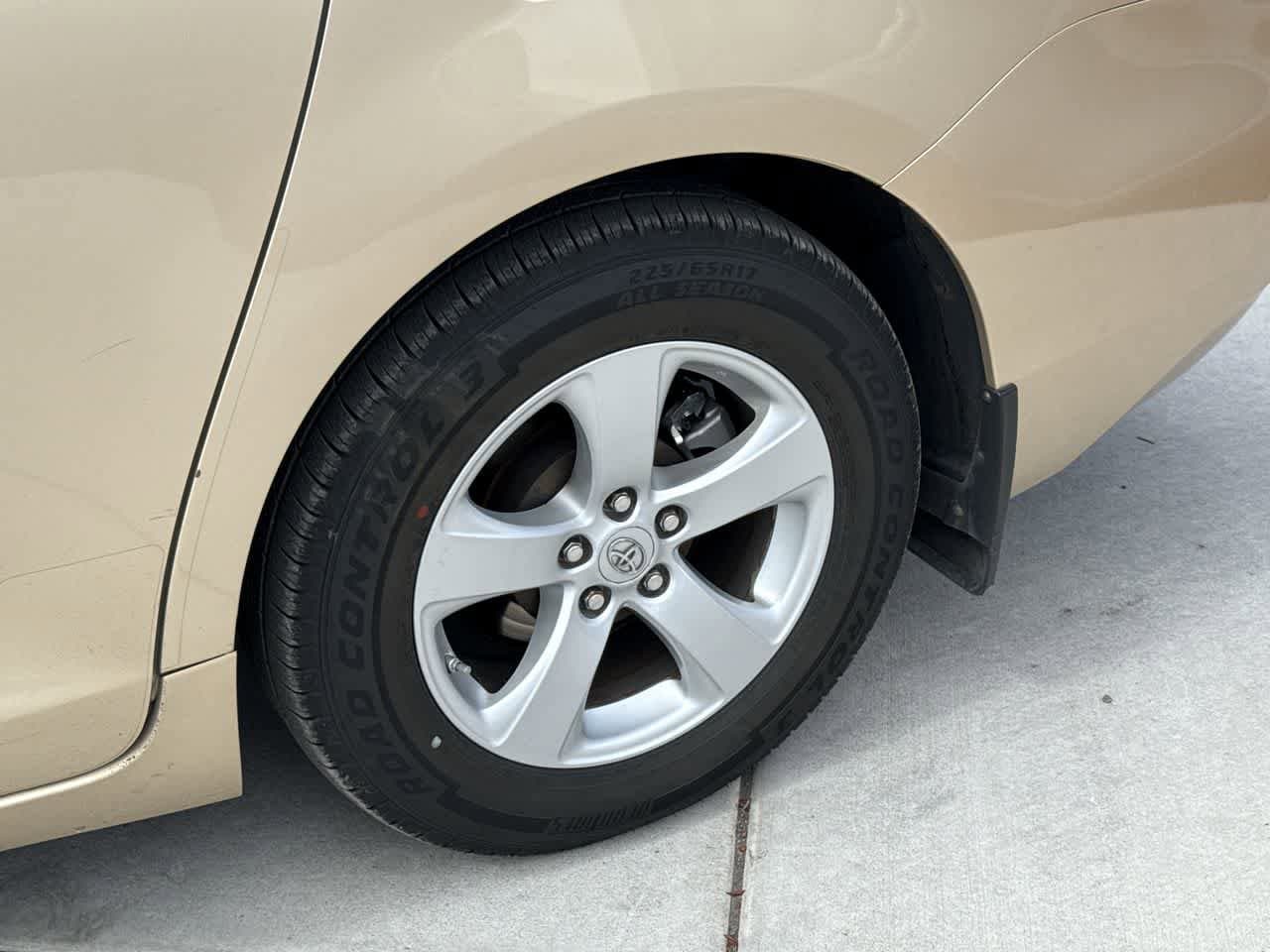 Thumbnail: 2012 Toyota Sienna - 8