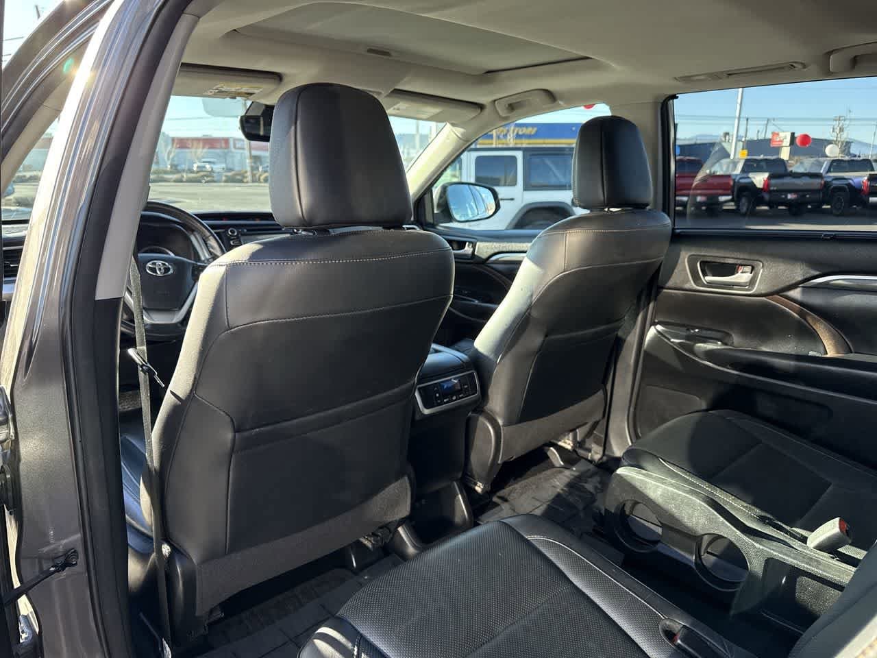 Thumbnail: 2018 Toyota Highlander - 14