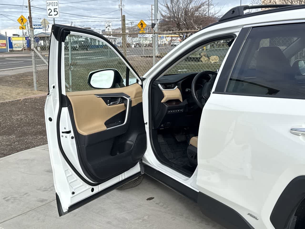 Thumbnail: 2019 Toyota RAV4 - 10