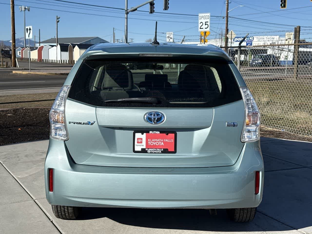 Thumbnail: 2013 Toyota Prius v - 4