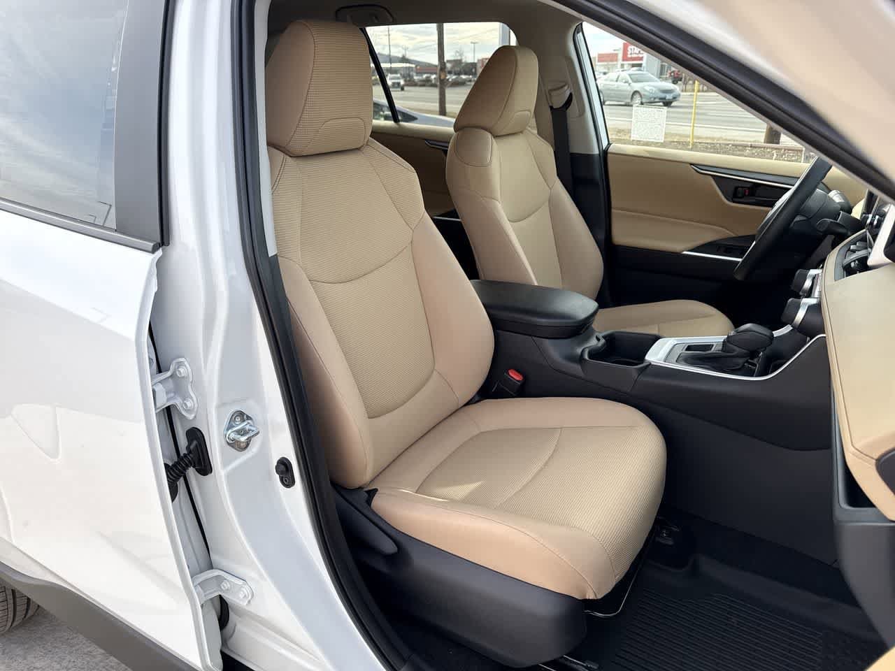 Thumbnail: 2025 Toyota RAV4 - 14