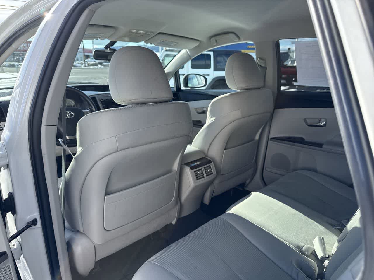 Thumbnail: 2010 Toyota Venza - 13