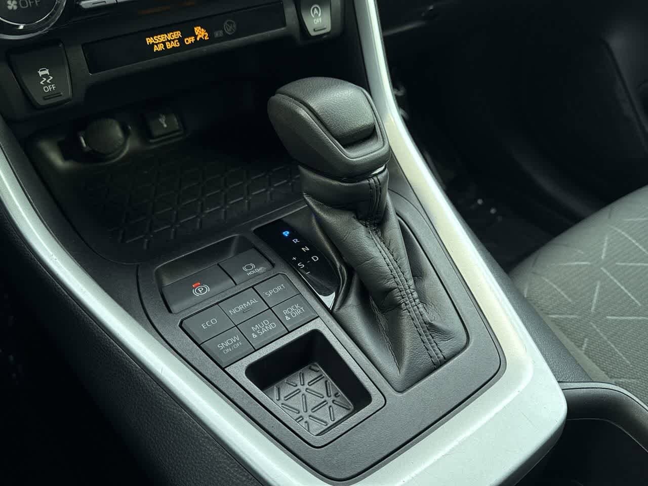 Thumbnail: 2022 Toyota RAV4 - 20