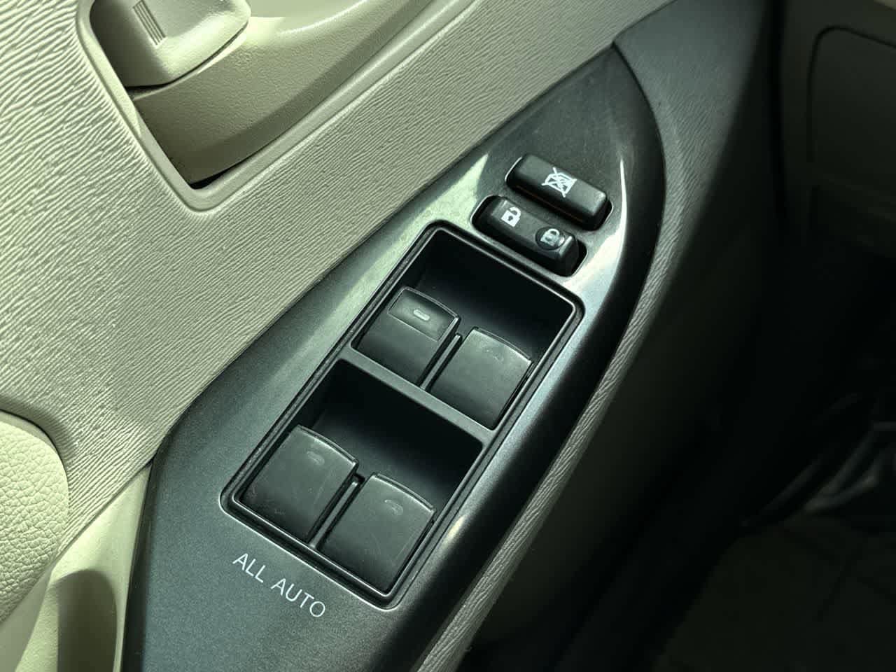 Thumbnail: 2012 Toyota Sienna - 23