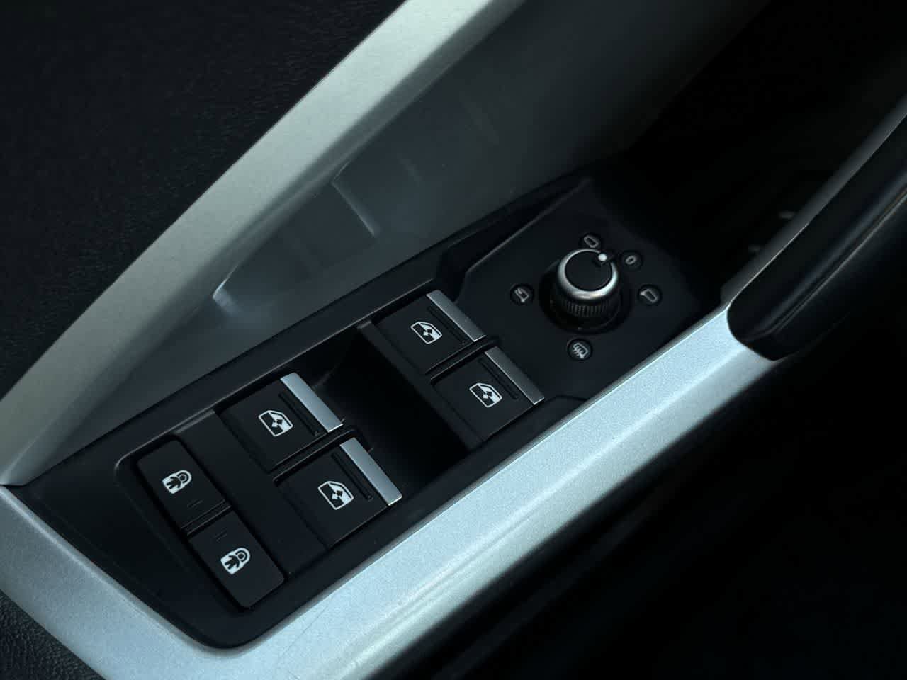 Thumbnail: 2023 Audi Q3 - 22