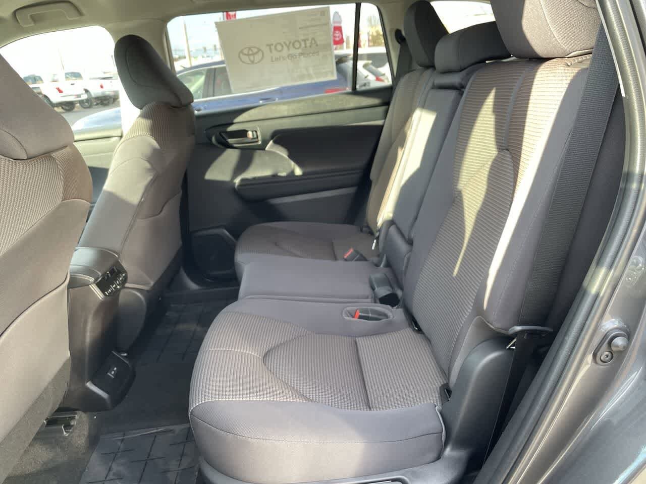 Thumbnail: 2023 Toyota Highlander - 14