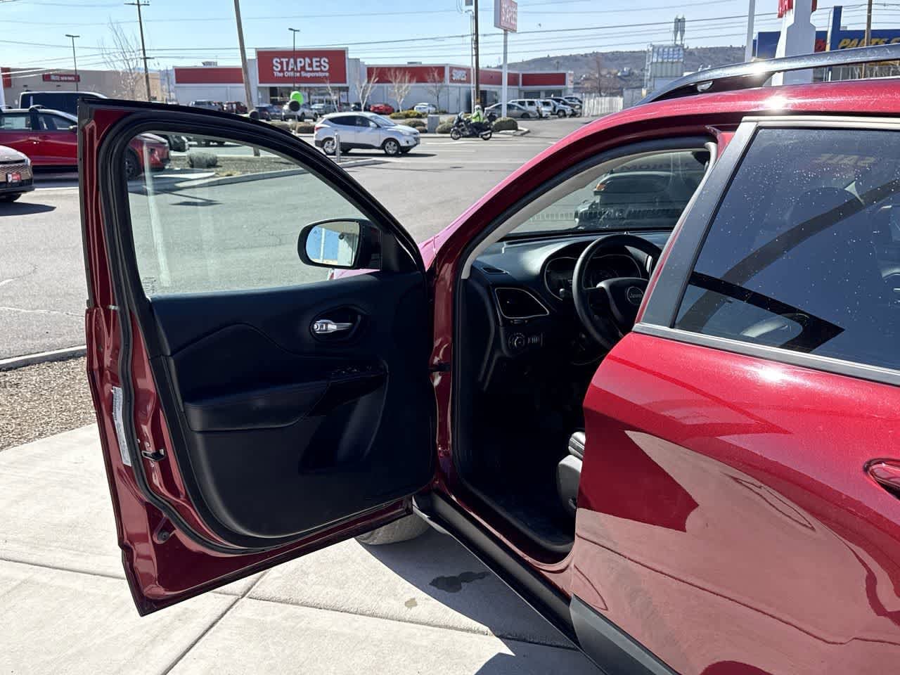 Thumbnail: 2021 Jeep Cherokee - 10