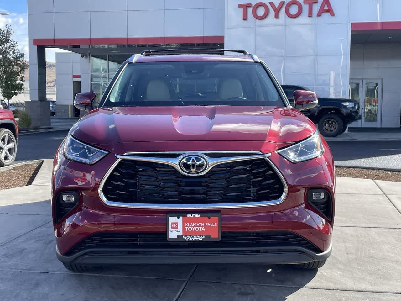 Thumbnail: 2023 Toyota Highlander - 3