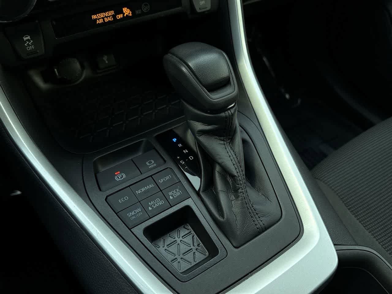 Thumbnail: 2022 Toyota RAV4 - 20