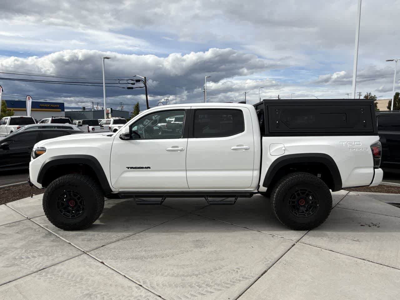 2023 Toyota Tacoma TRD Pro V6 photo 2