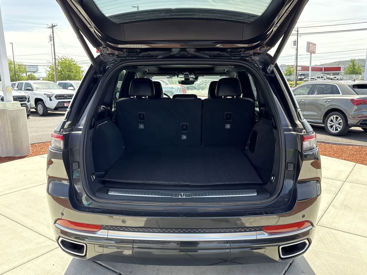 Thumbnail: 2023 Jeep Grand Cherokee - 6