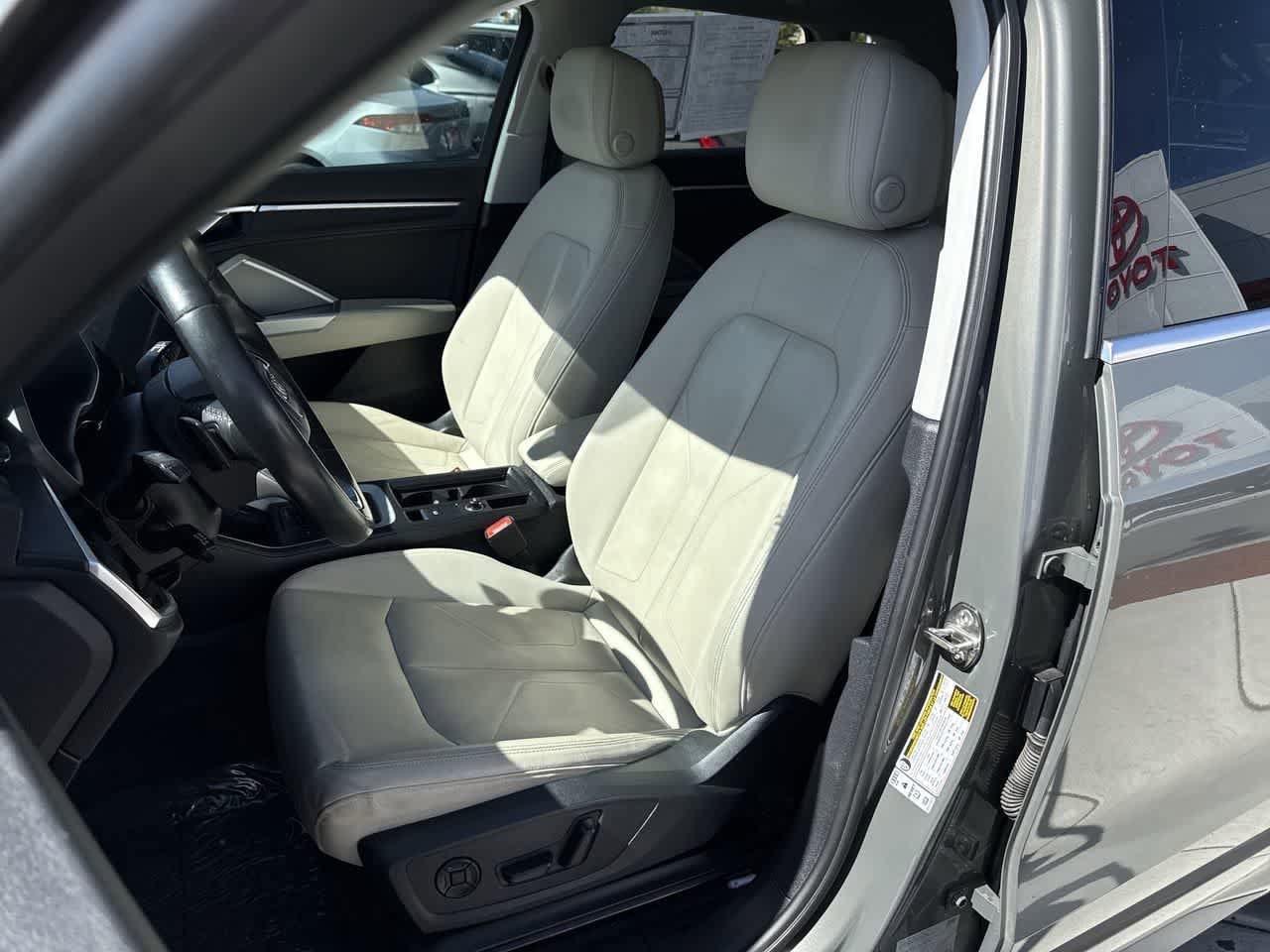 Thumbnail: 2021 Audi Q3 - 11