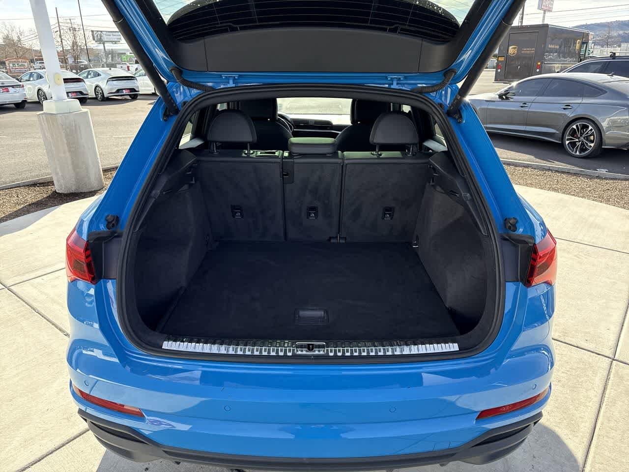 Thumbnail: 2023 Audi Q3 - 6