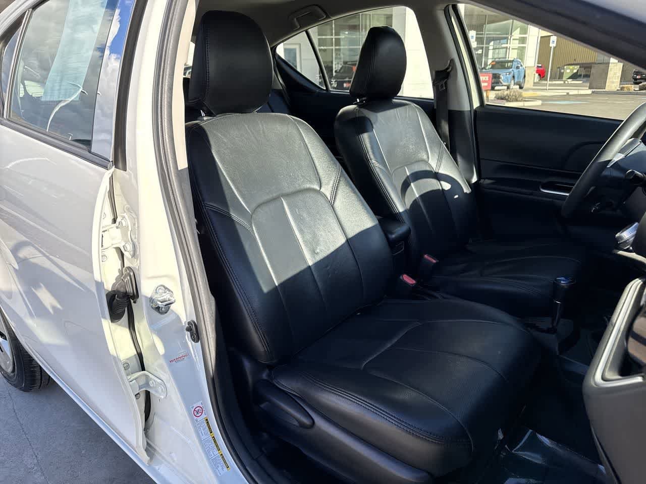 Thumbnail: 2015 Toyota Prius c - 14