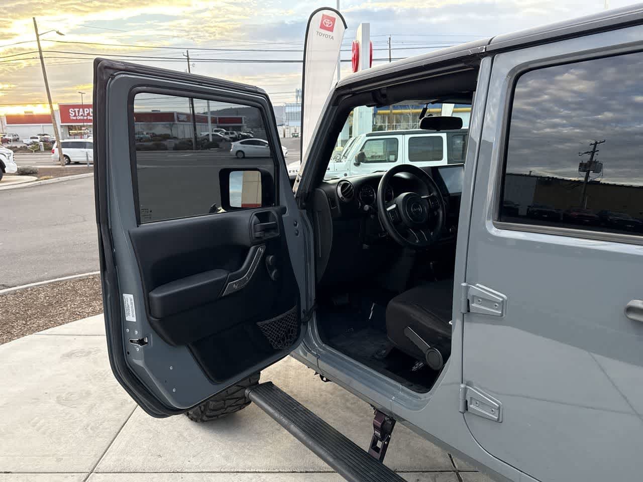 Thumbnail: 2015 Jeep Wrangler - 10