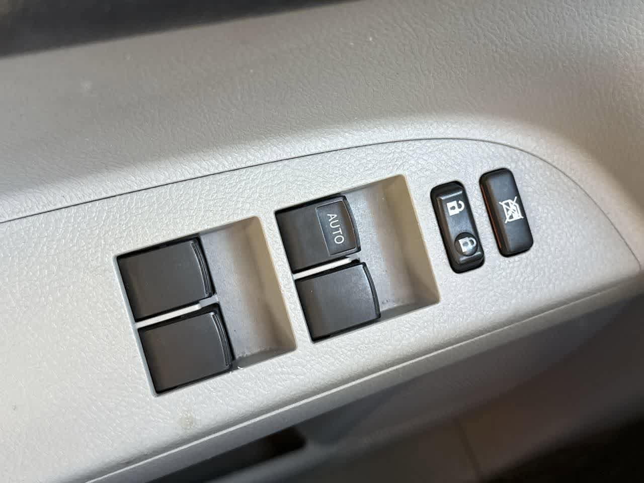 Thumbnail: 2012 Toyota Highlander - 23